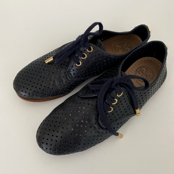 Tory Burch Black Perforated Leather Lace Up Oxford Flat Round Toe Size 5… - Picture 4 of 6